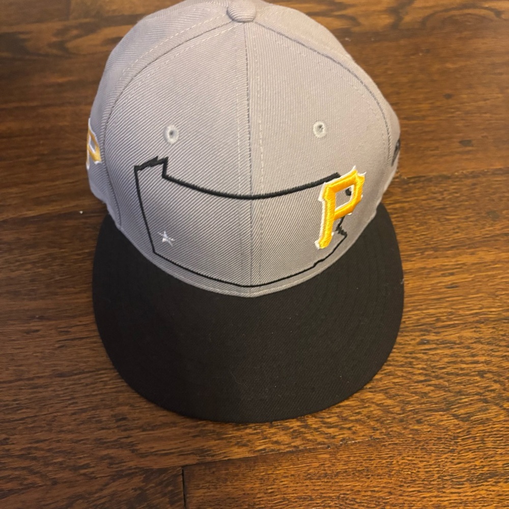 Pittsburgh Pirates Gray and Black Baseball Cap with Yellow P Logo